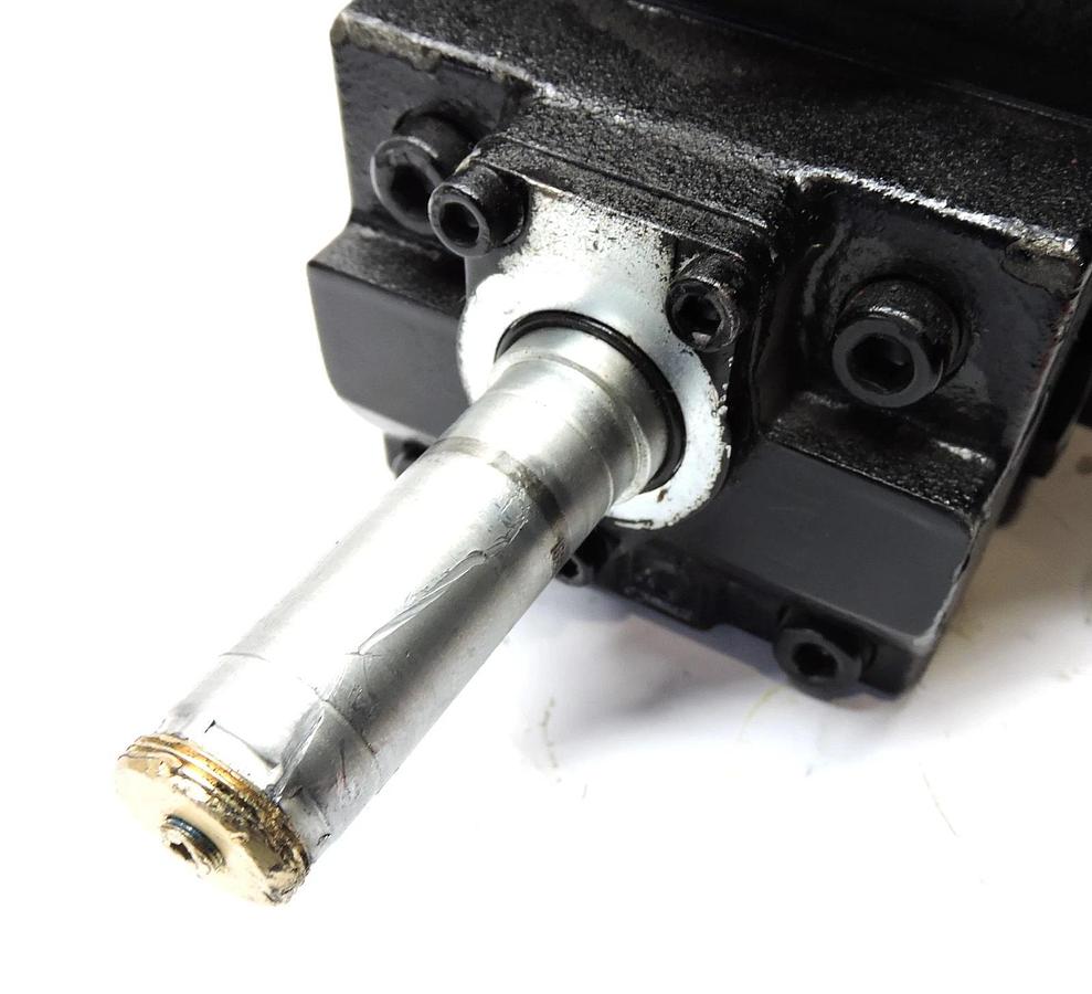 John Deere AKK29180 Standard Cruise Rear Hydraulic Motor Danfoss 83067369