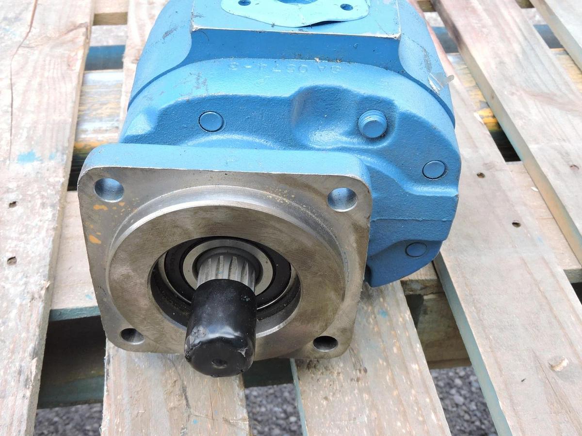 PERMCO Hydraulic Pump M7600 M7600A767ADNK25-6 - NOB NEW