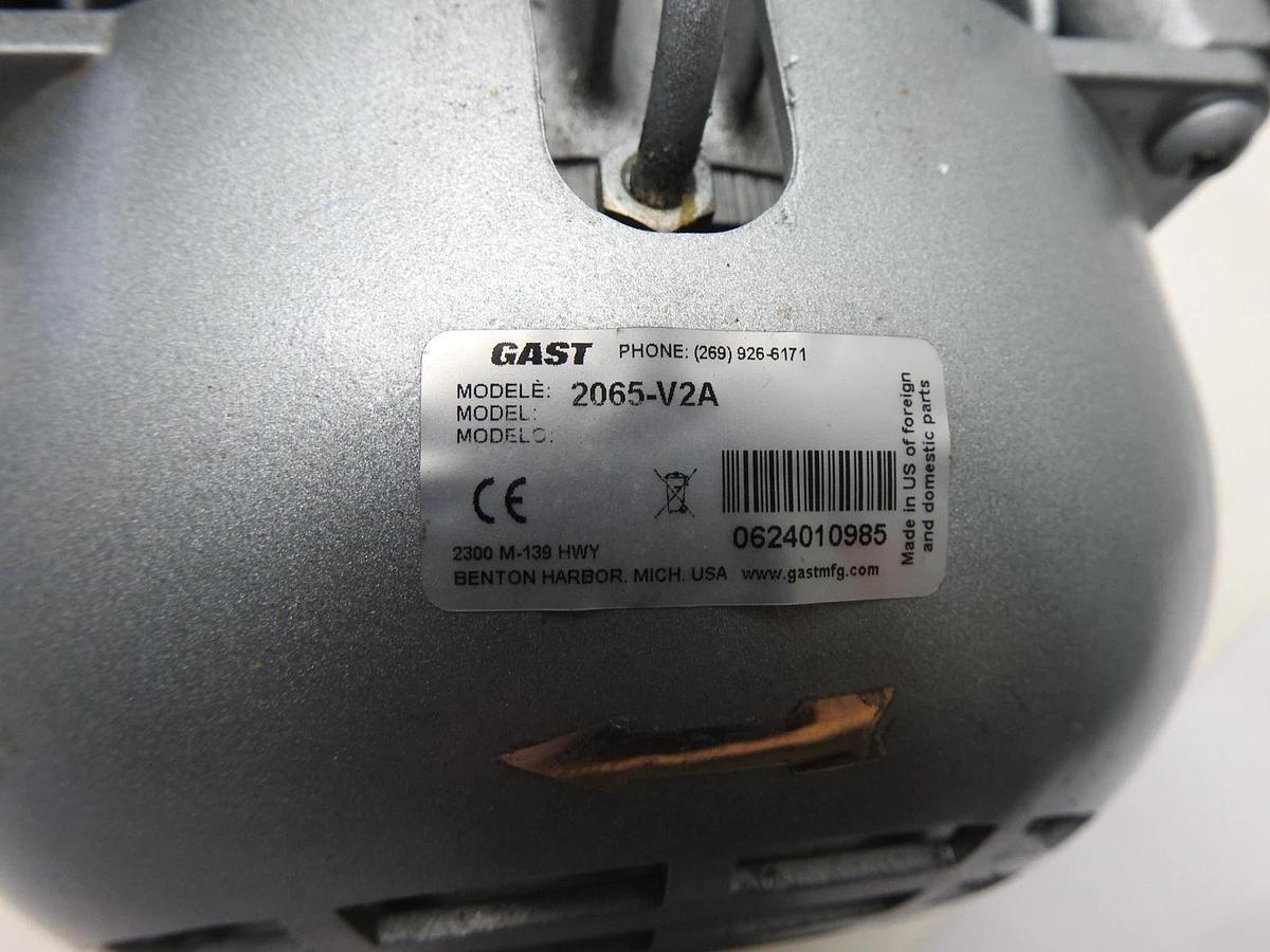 GAST 2065-V2A Vacuum Pump - NEW READ DESC