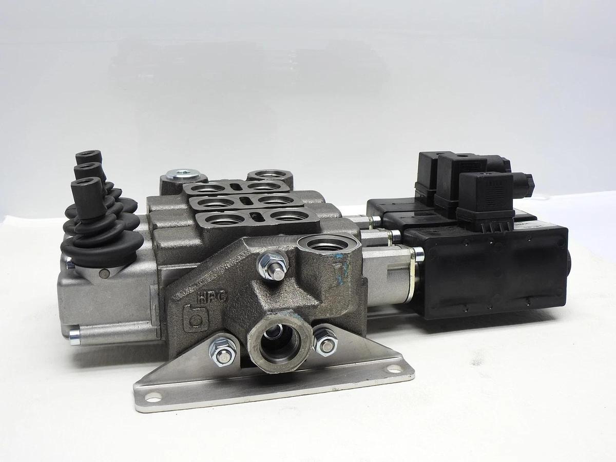 3 Spool Hydraulic Control Valve w/ 12VDC 2-W-1-W-3 Coils HPC Valve - NOB NEW!