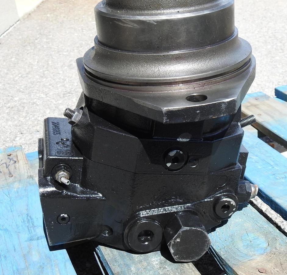 Genuine John Deere PG200362 Hydraulic Propel Axial Piston Motor R986120559 REMAN