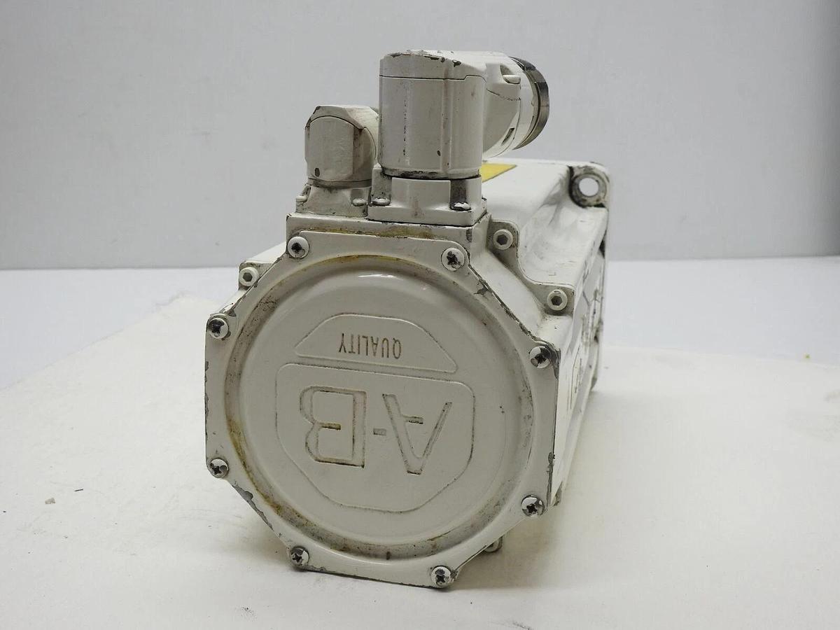 Allen Bradley MPF-B540K-MJ74BA AC Servo Motor - ASIS UNTESTED