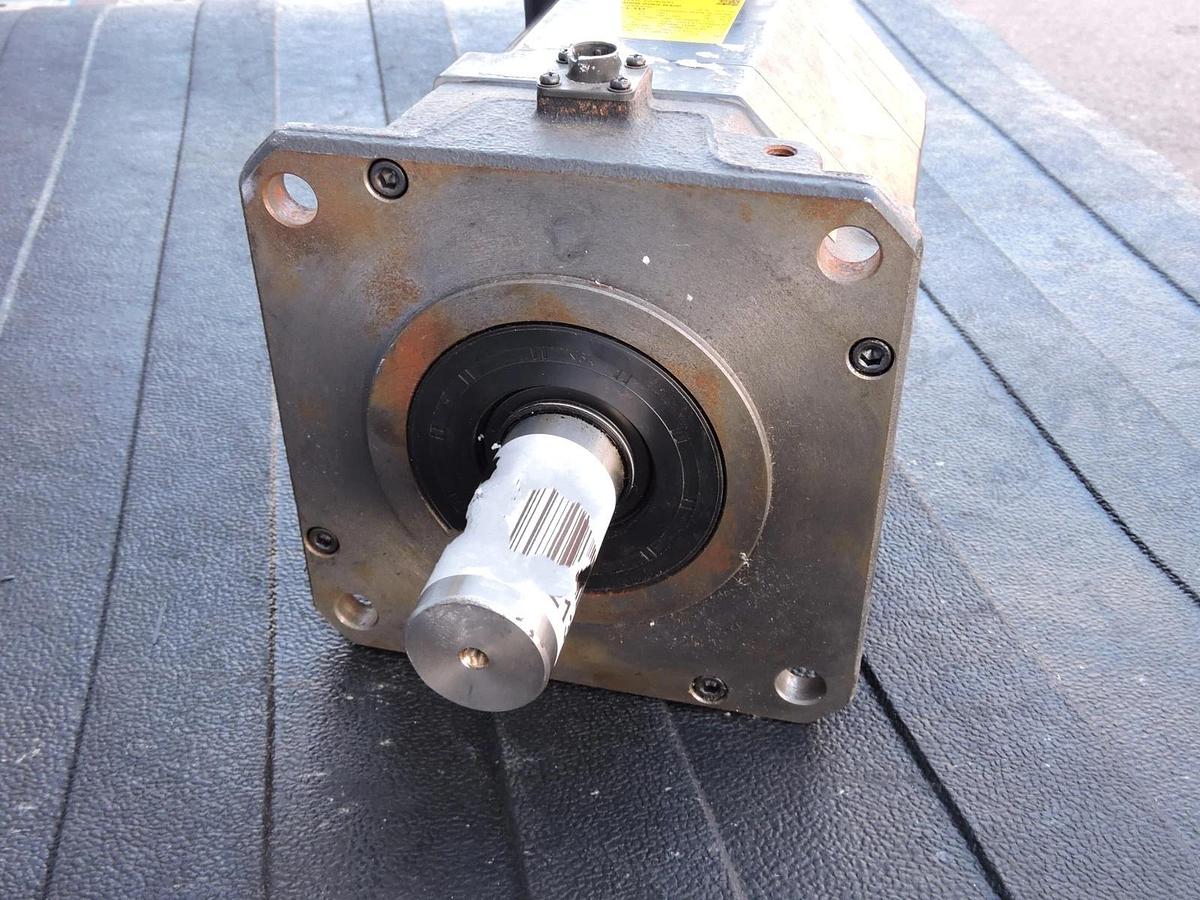 Fanuc AC Servo Motor A06B-0265-B400 w/ A860-2000-T301 Servo Motor Pulsecoder