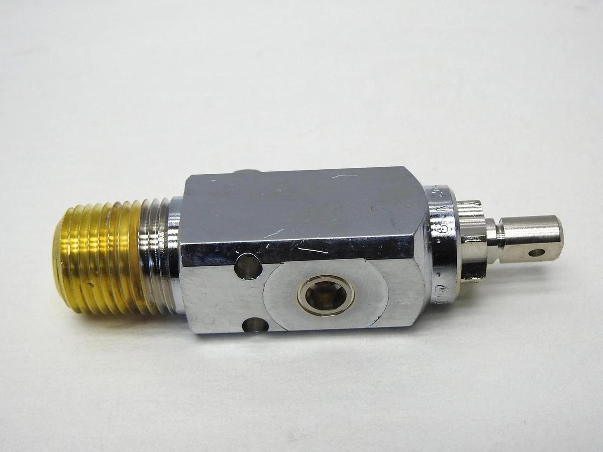 Cavagna Group Carbon Dioxide Cylinder Valve CO2 + O2 - NEW!