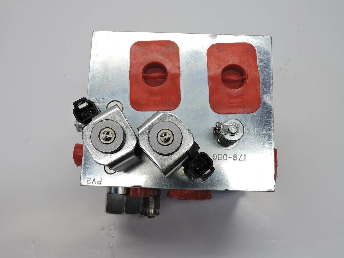 New Parker IC-4670 Square Block Manifold OEM Genuine IC4670
