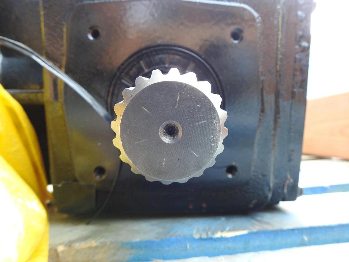 1.100.0501.00 Right Angle Gear Box SF 1J08 - NEW