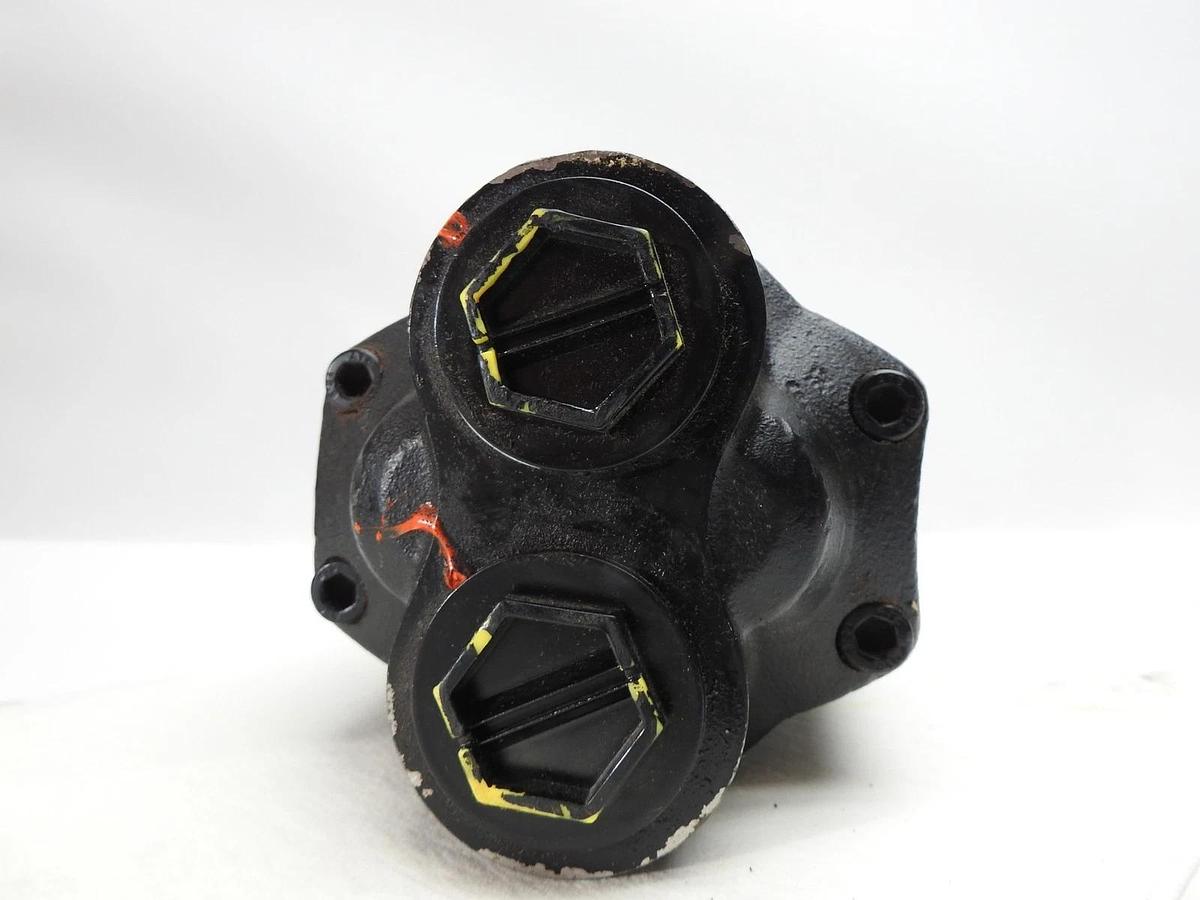 HYVA 14571351 Gear Pump 104.7 Displ. - NEW!