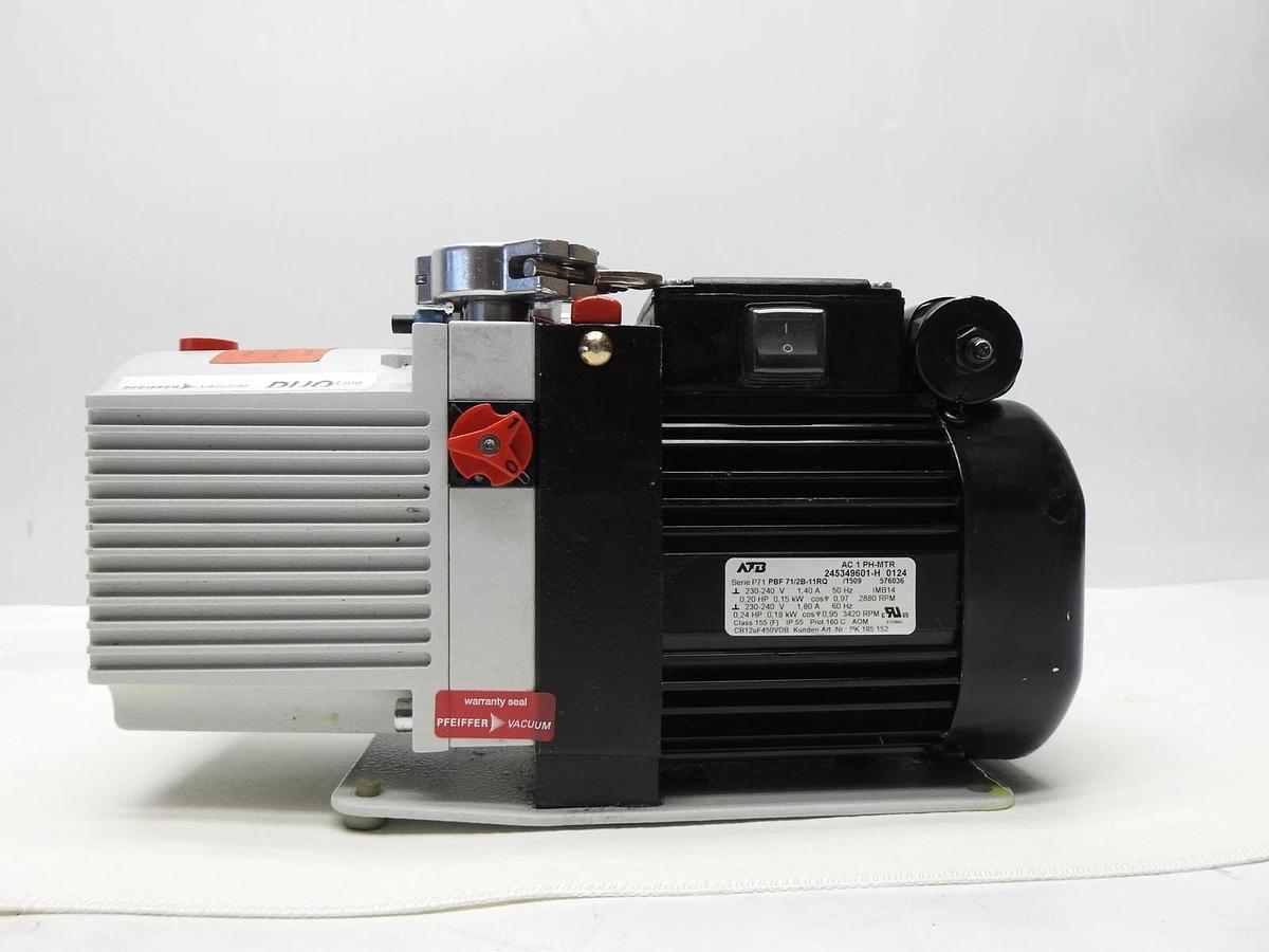 Pfeiffer Duo 3 Vacuum Pump PK D57 712 A - READ DESC