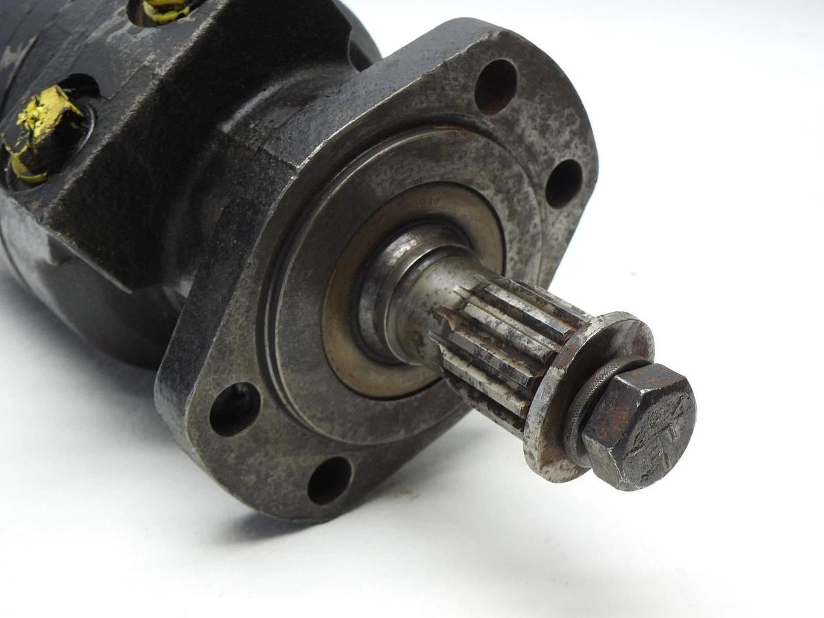 Parker Hydraulic Motor TG0310MS051AAAA TG0310 Series 4 Bolt, 1.25" Splined Shaft