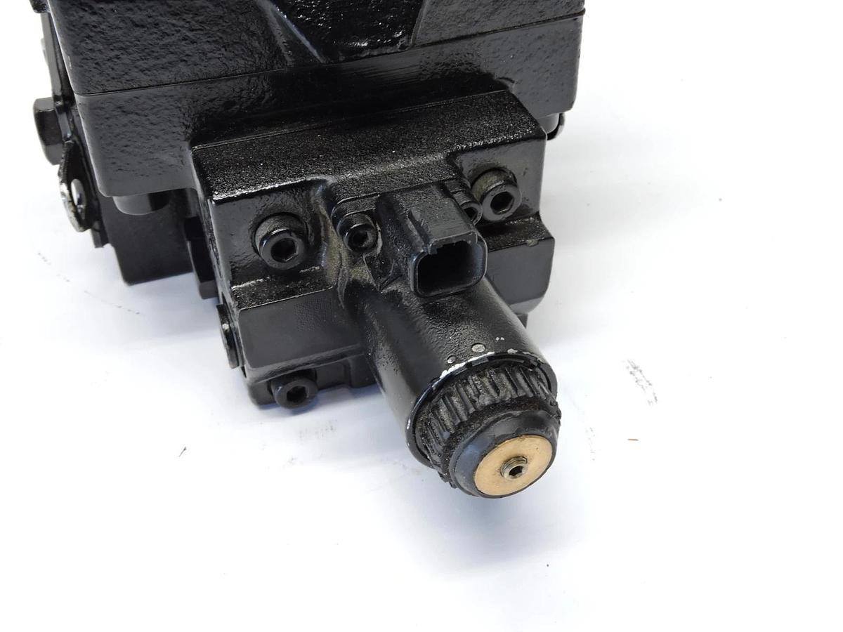 GENUINE John Deere AKK29180 Standard Cruise Rear Hydraulic Motor - OEM NEW!
