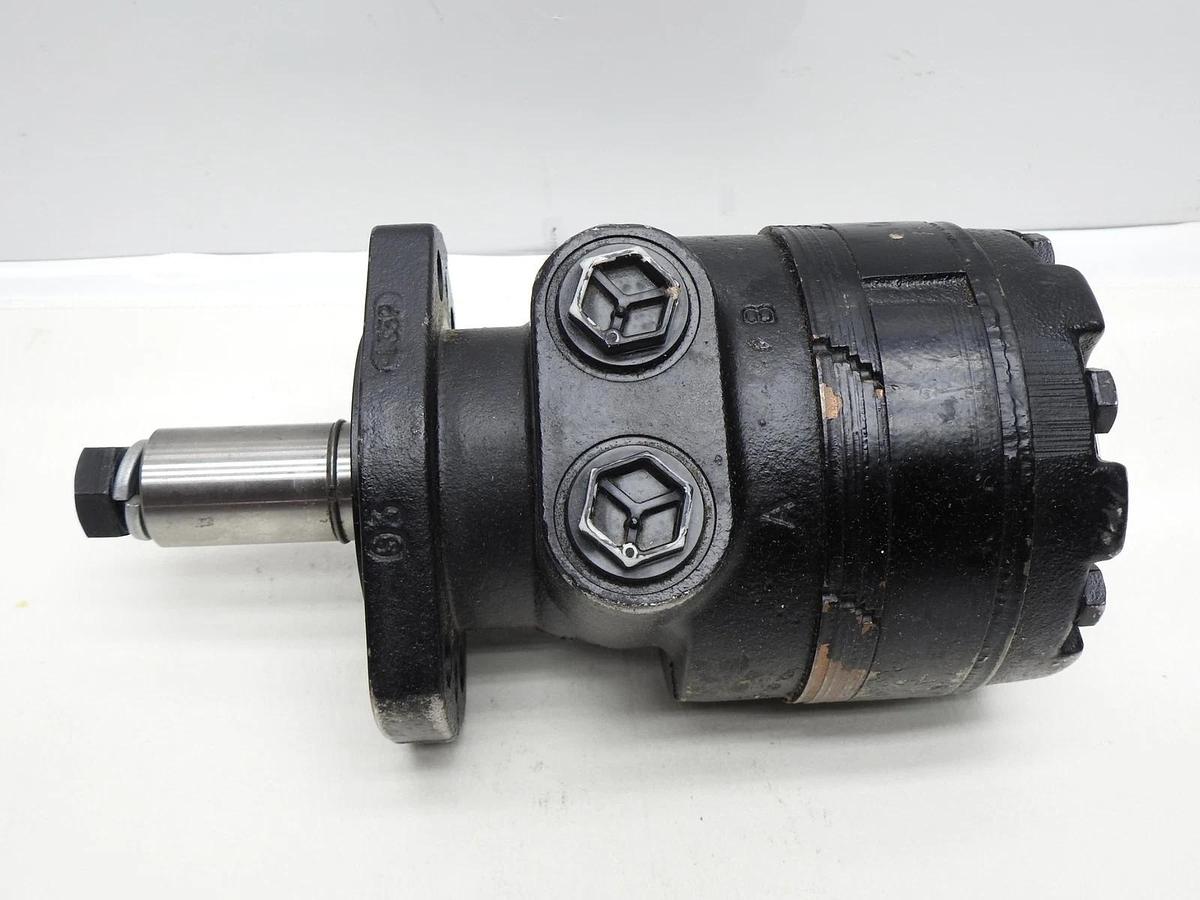 GENUINE White 505300A5120AAAAAP RE 505 Hydraulic Motor 500 Series - NOB NEW!