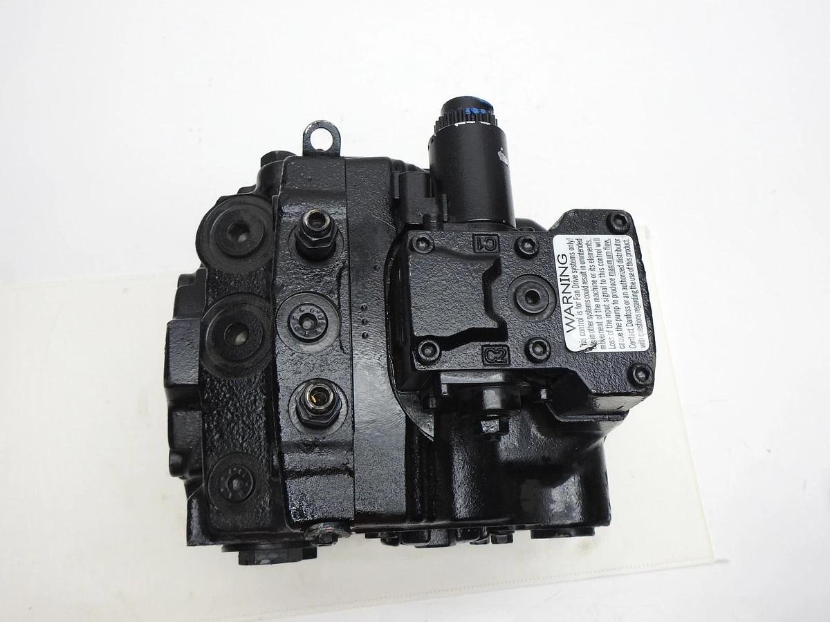 GENUINE Danfoss H1P Series Hydraulic Piston Pump H1P053 83028608 (2 Bolt, 15T)