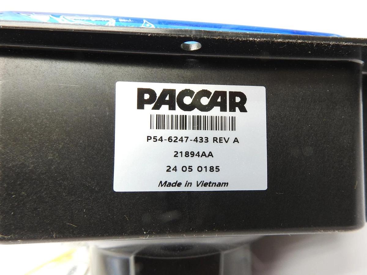 OEM Peterbilt P54-6247-433 Headlamp Assembly Genuine Paccar - NEW