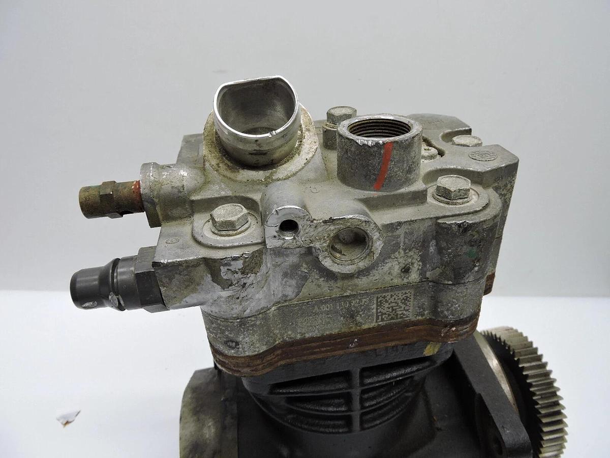 Detroit Diesel DD15 Engine Air Compressor Bendix K034655 - AS IS READ