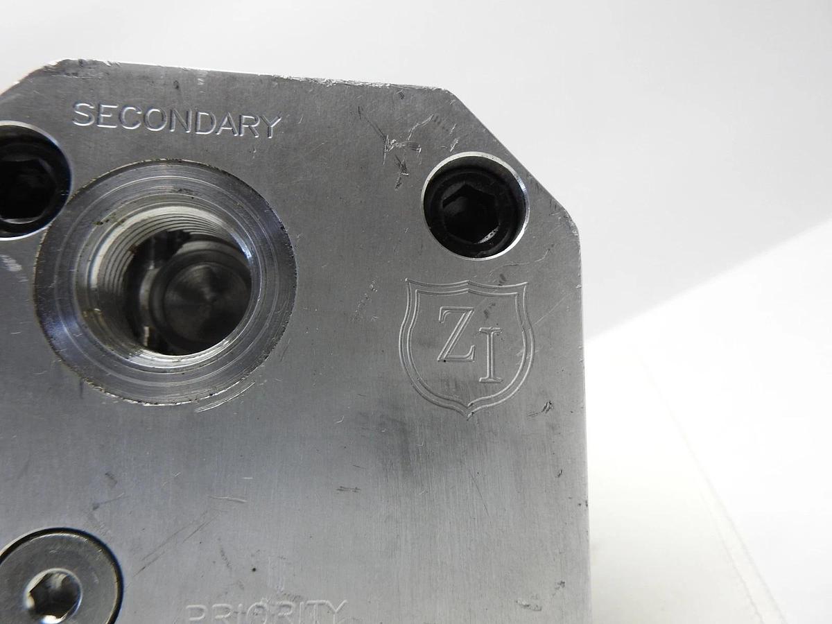 Zwei Hydraulic Pump (Casting # 333 5020 002) 12 Bolt, 13T