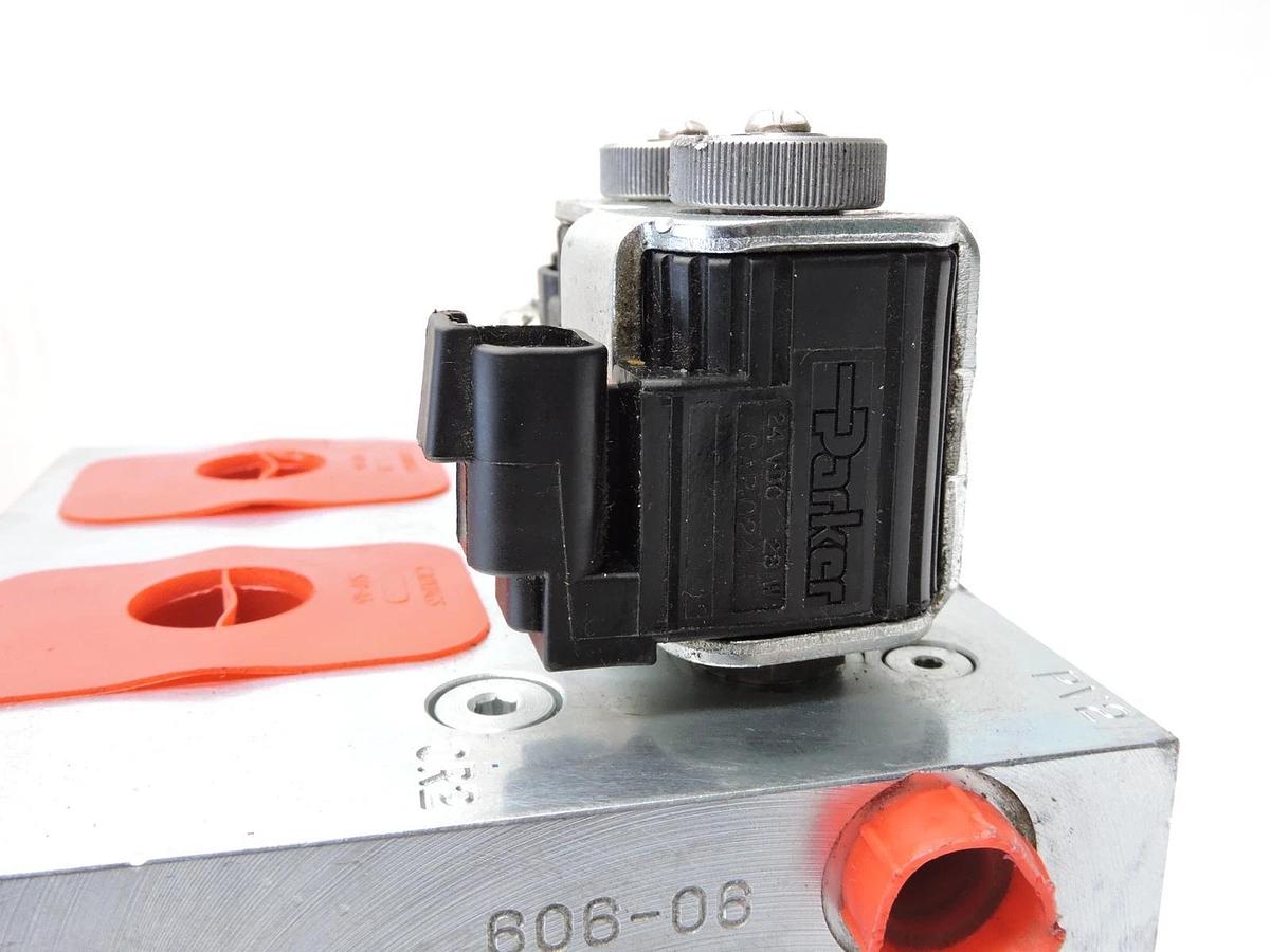 New Parker IC-4670 Square Block Manifold OEM Genuine IC4670