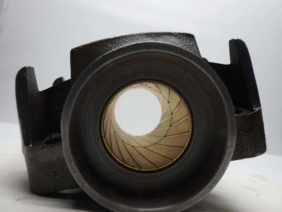 Automann M1116 Trunnion for Mack 3-1/2" x 4" - NEW
