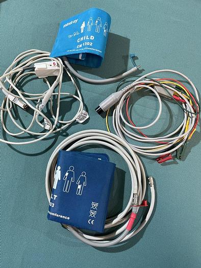 Gebraucht Datascope Trio Patientenmonitor auf Trolley mit 2x Manschette, EKG Kabel und SpO2 Fingersensor