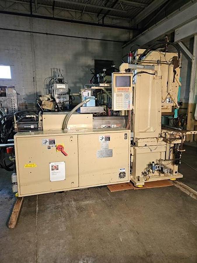 Used 125 Ton Newbury Shuttle Molding Machine