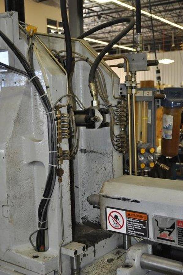 Used 30 Ton Van Dorn/Newbury Vert. Mold Mach