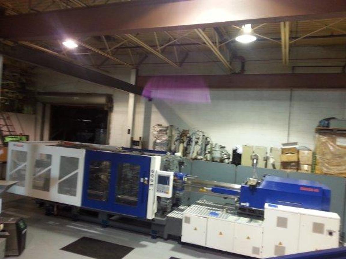 Used 715 Ton Borche Injection Mold Mach. NEW