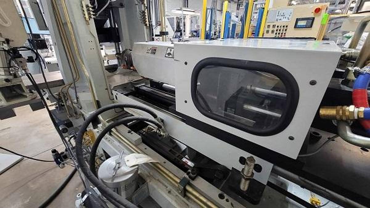 Used 80 Ton Newbury Shuttle Injection Mold Machine
Model Ve-80RS