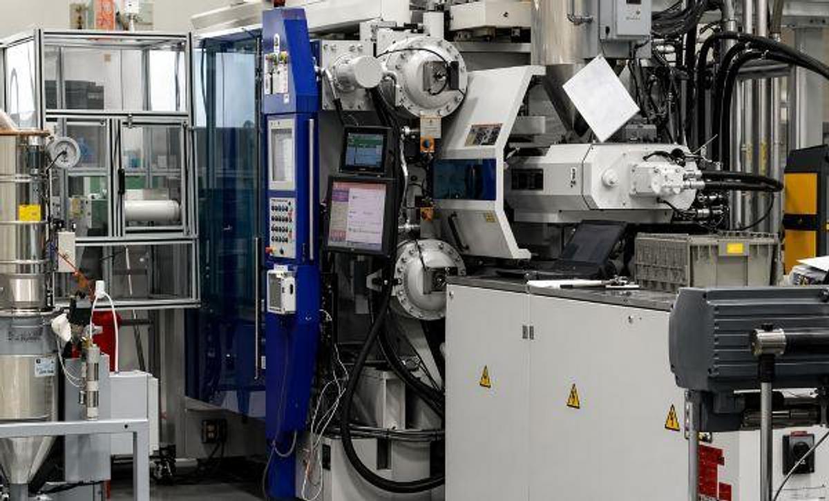 Used 400 Ton Battenfeld 2-Shot Injection Mold Machine