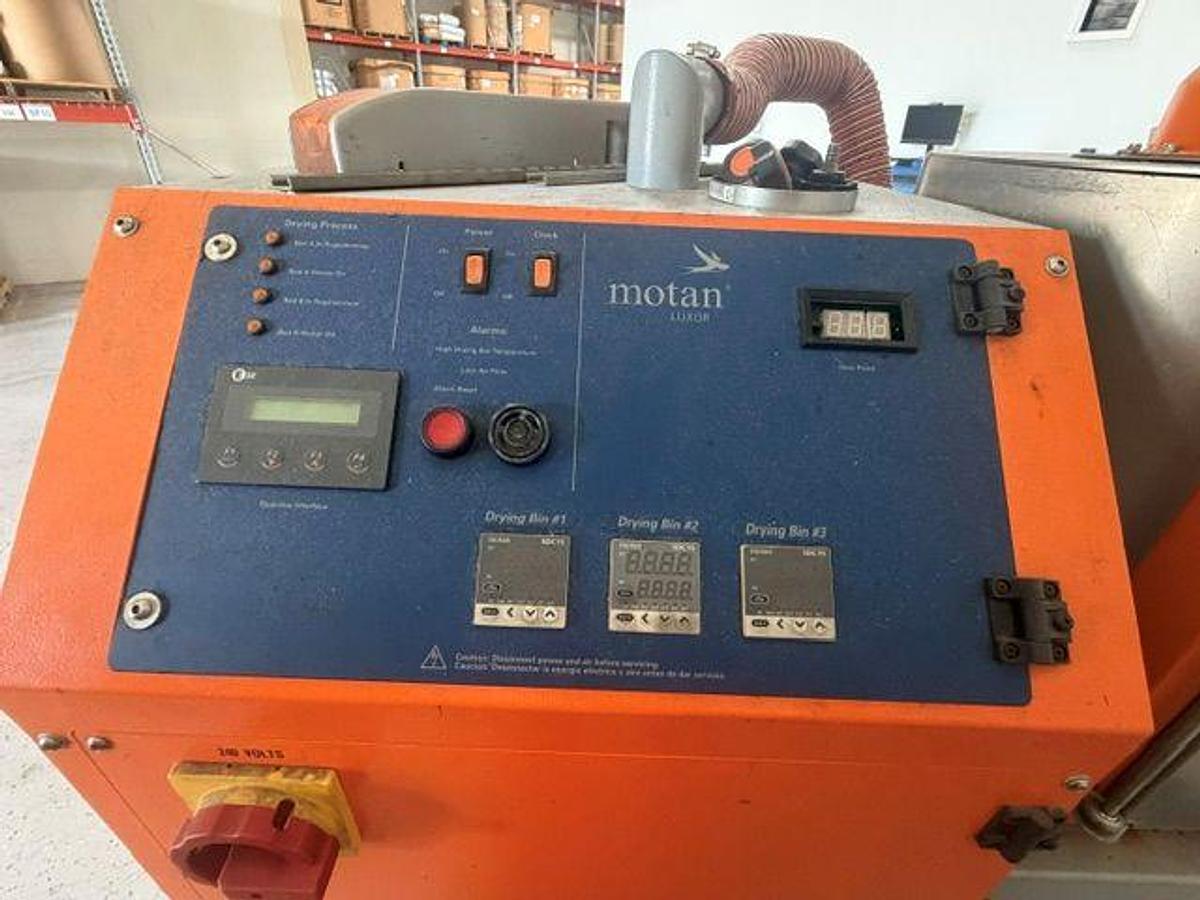 Used Motan Luxor 80 Dryer - Flexside w/3) 50 lbs hoppers on cart