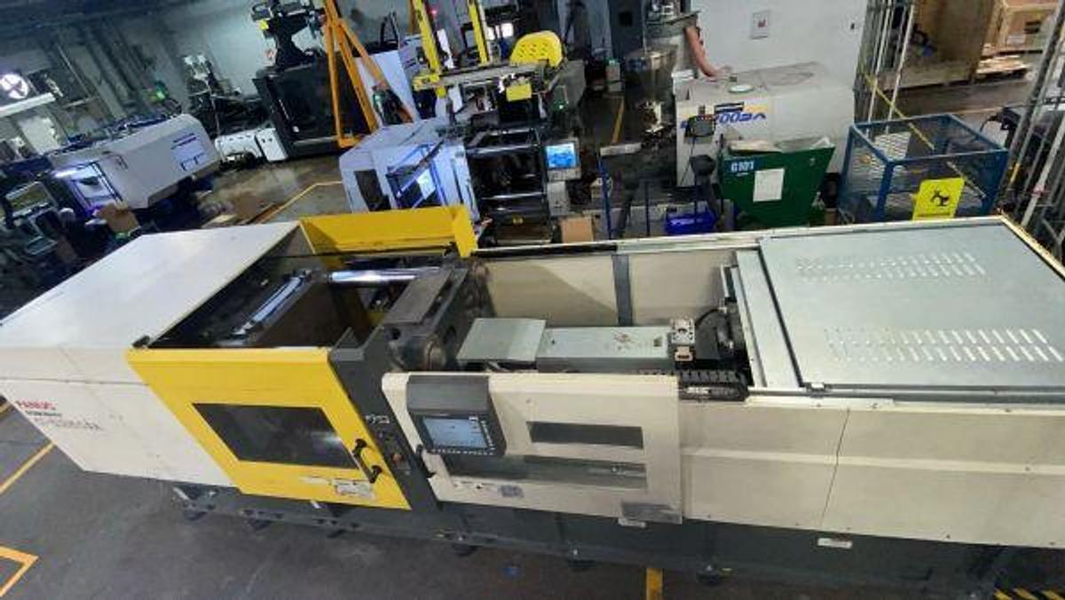 Used 275 Ton Milacron Roboshot Injection Mold Machine