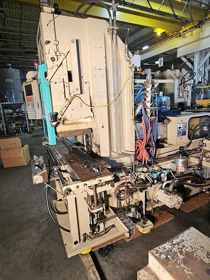 Used 125 Ton Newbury Shuttle Molding Machine