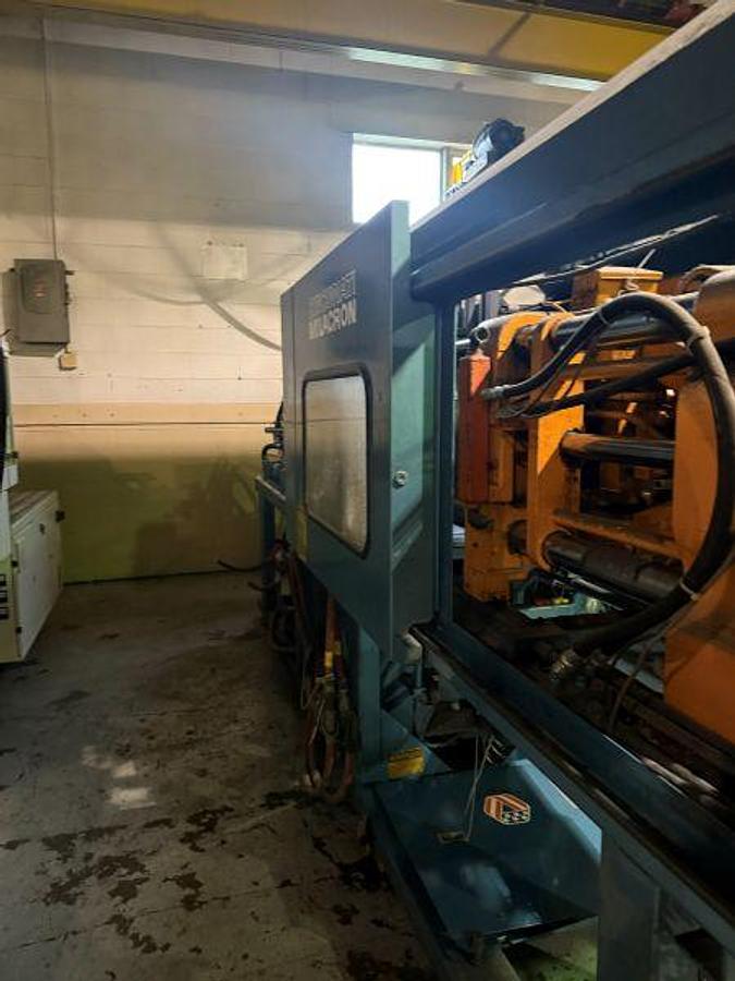 Used 110 Ton Cincinnati Injection Mold Machine