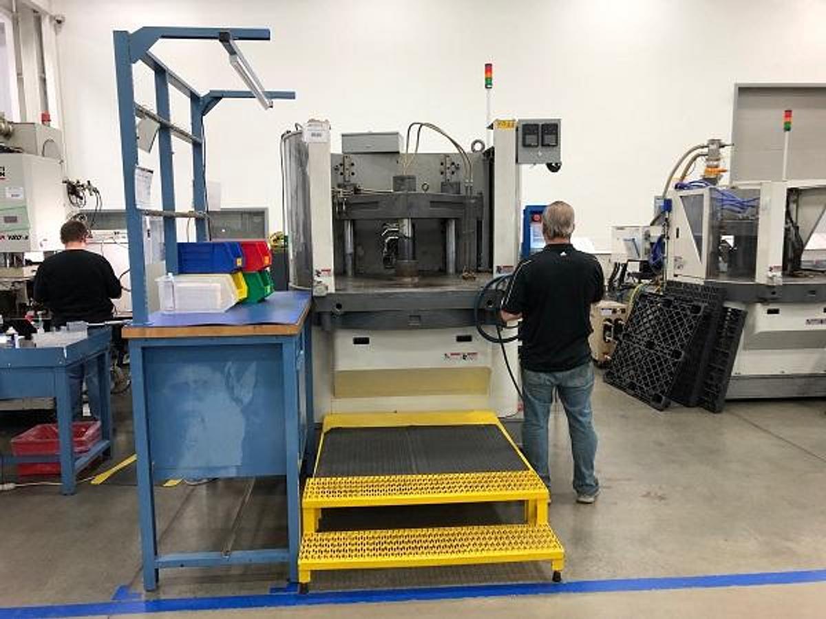 Used 150 Ton Toyo Rotary Molding Machine