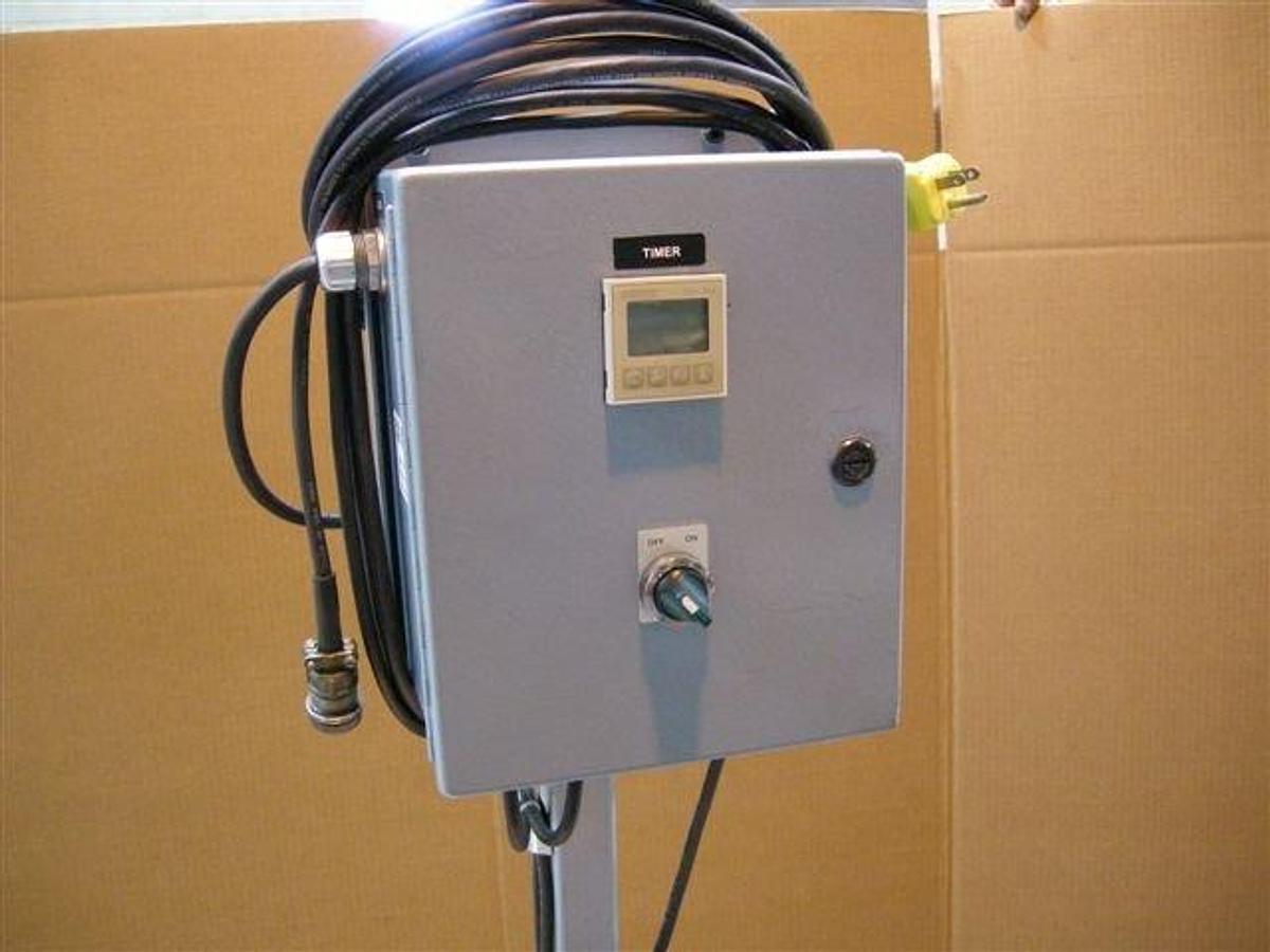 Used Mould-Tek Additive Feeder