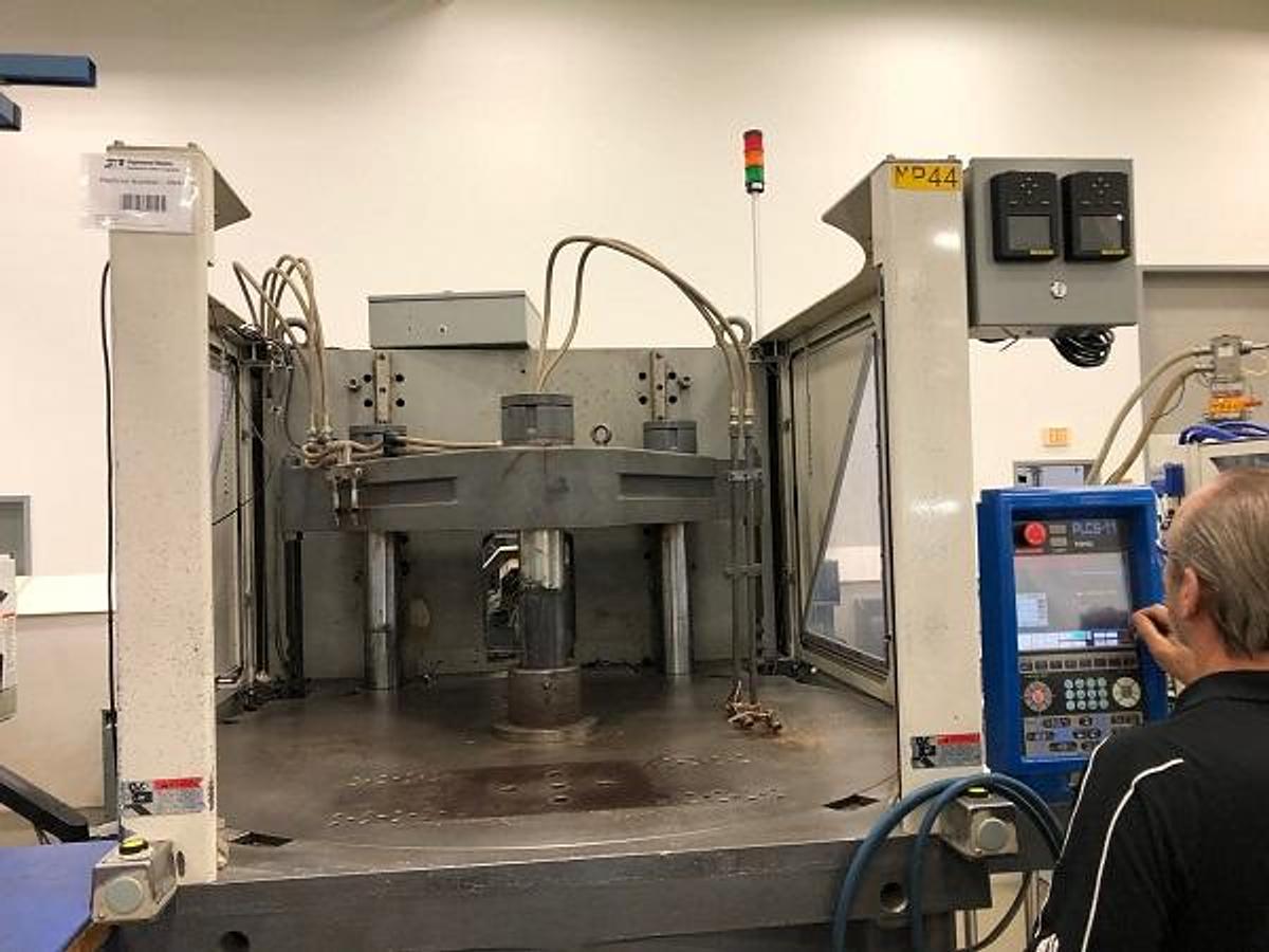 Used 150 Ton Toyo Rotary Molding Machine