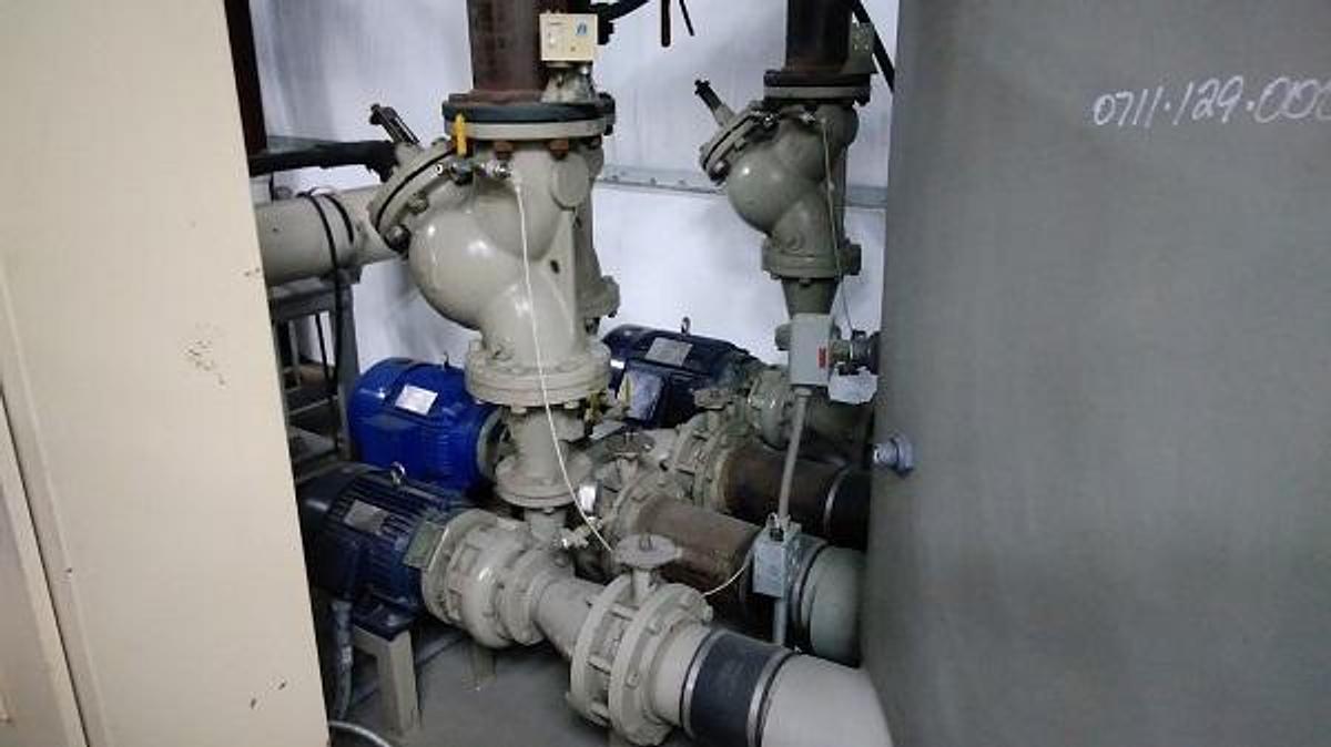 Used Dry Coolers 30 Ton WC Chiller w/Conair PT1400 Pump Tank