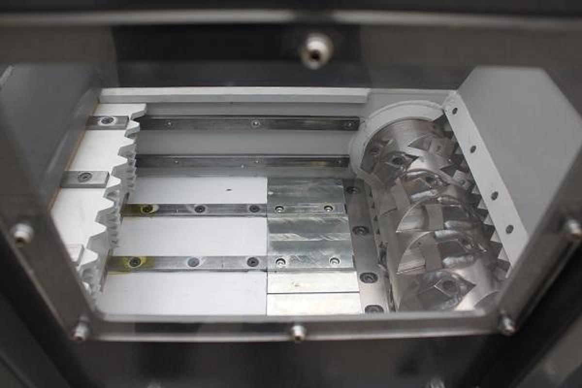 Used Genox V600 Single Shaft Shredder NEW!!