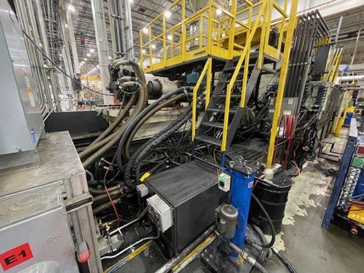 Used 3000 Ton Cincinnati Injection Mold Machine
