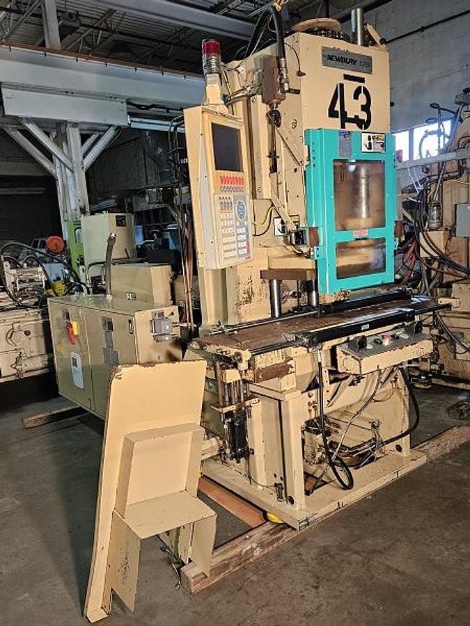Used 125 Ton Newbury Shuttle Molding Machine