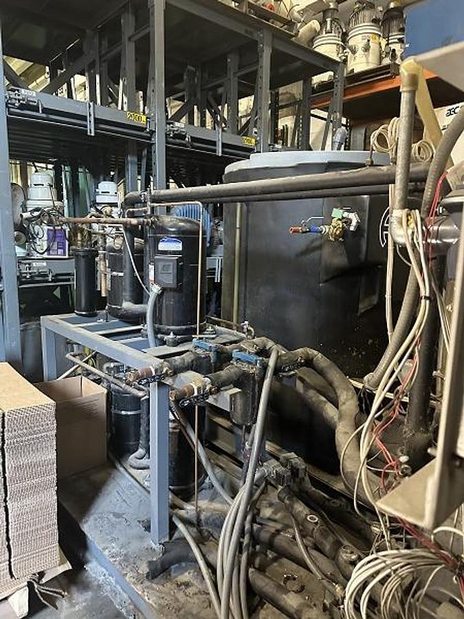 Used Advantage Dual Zone 15 Ton Titan Chiller w/450 gal. poly tank & lid