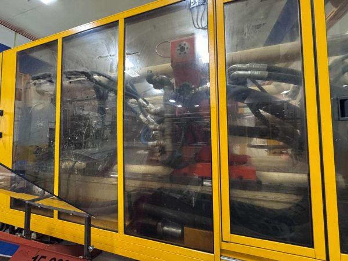 Used 500 Ton Husky Injection Mold Machine