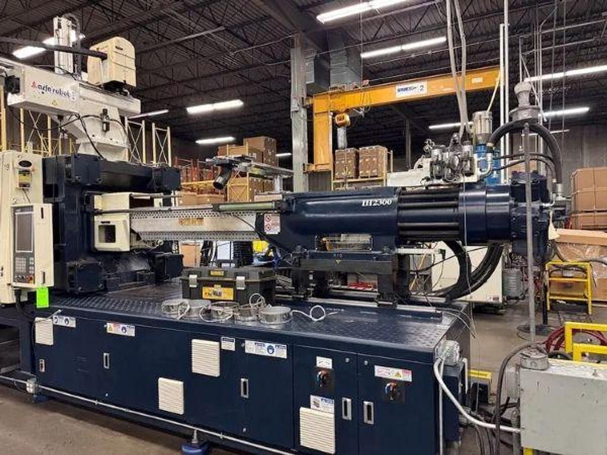 Used 496 Ton Woojin Injection Mold Machine