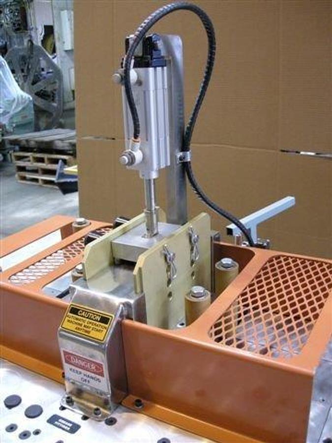 Used Mould-Tek Additive Feeder