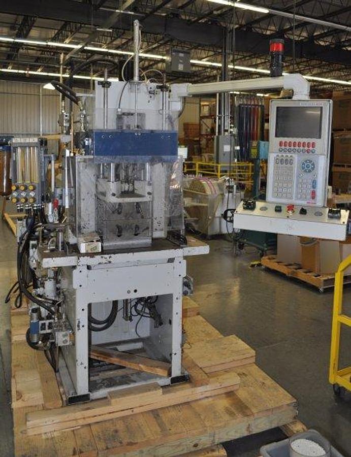Used 30 Ton Van Dorn/Newbury Vert. Mold Mach
