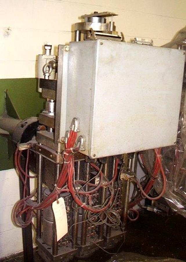 Used Mueller 3 x 140 Blow Molder Head