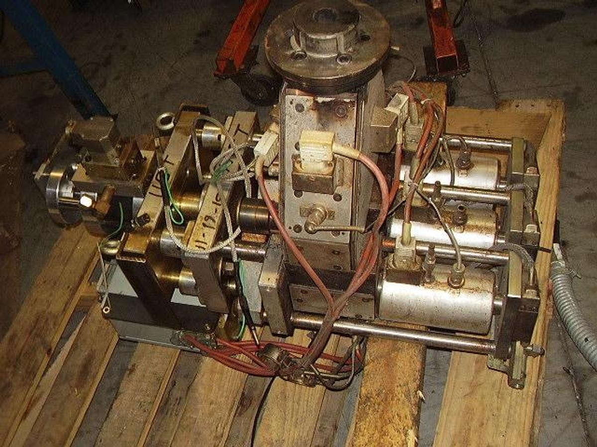 Used Mueller 1 x 90 Single Blow Molder Head