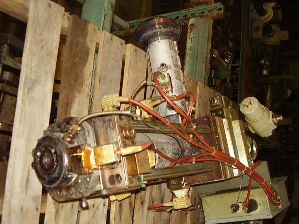Used Mueller 1 x 90 Single Blow Molder Head