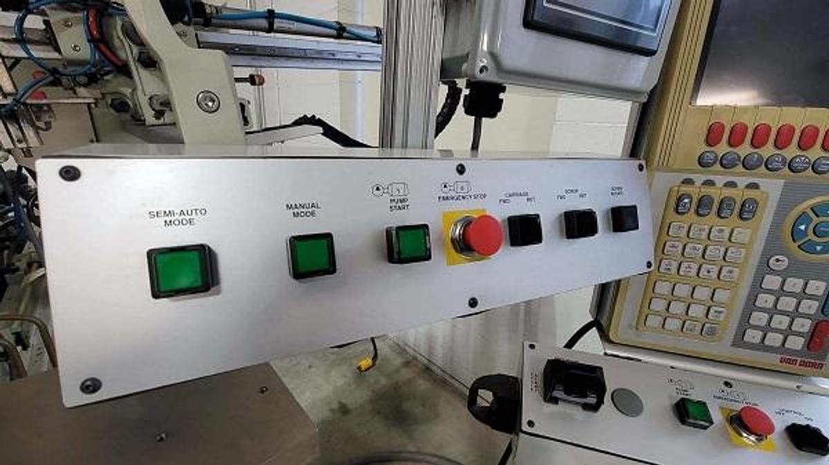 Used 80 Ton Newbury Shuttle Injection Mold Machine
Model Ve-80RS
