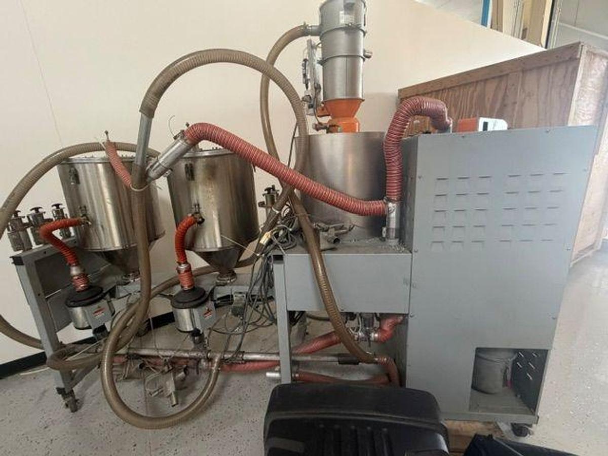 Used Motan Luxor 80 Dryer - Flexside w/3) 50 lbs hoppers on cart