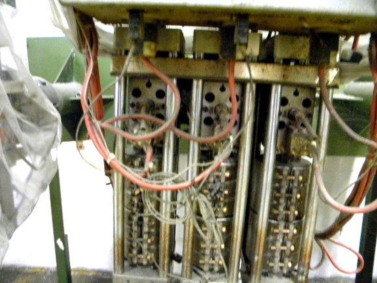 Used Mueller 3 x 140 Blow Molder Head