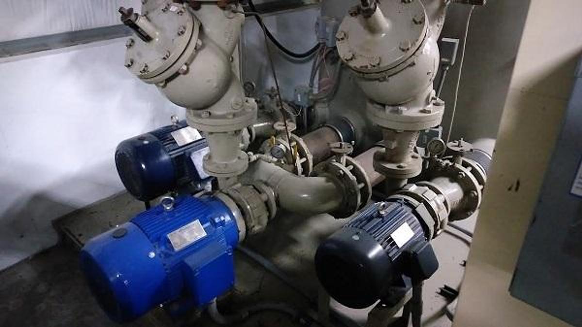 Used Dry Coolers 30 Ton WC Chiller w/Conair PT1400 Pump Tank